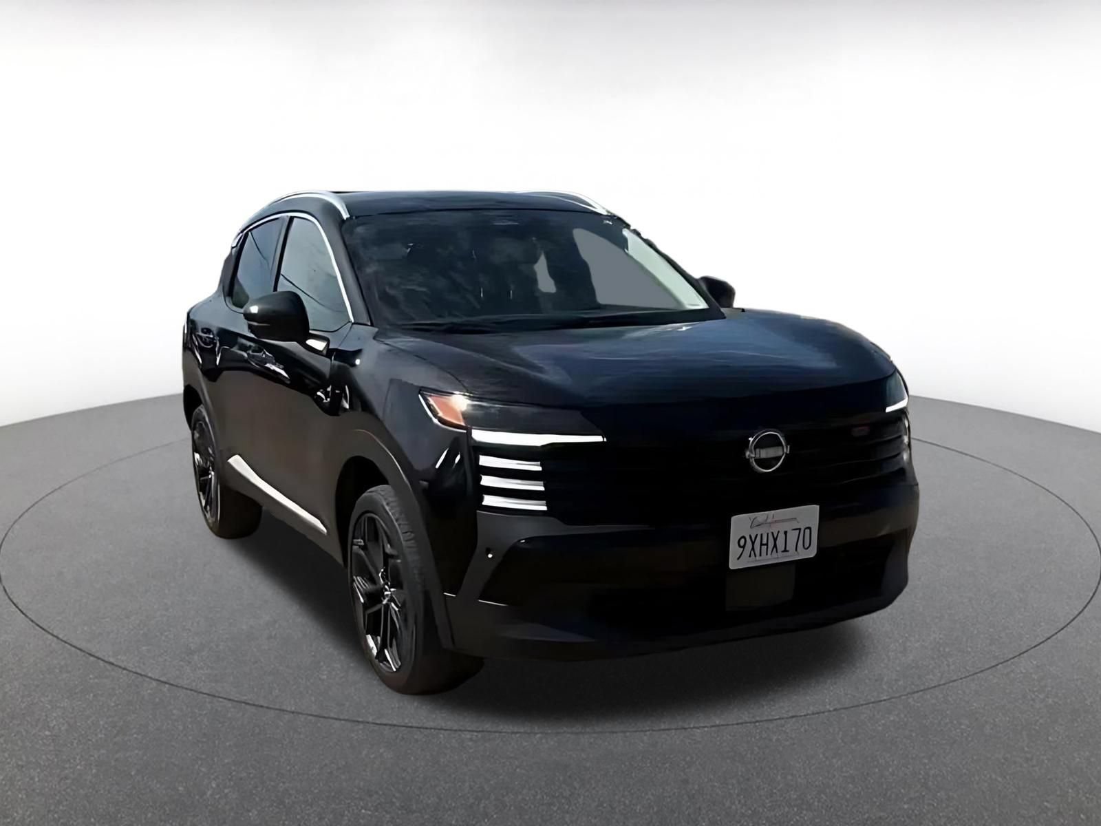 Used 2026 Nissan Kicks SR FWD image 3