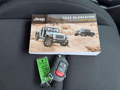 Used 2022 Jeep Gladiator Sport AWD/4WD image 10