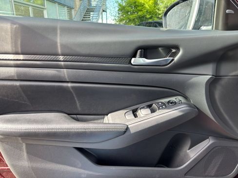 Used 2025 Nissan Altima 2.5 SV FWD image 15