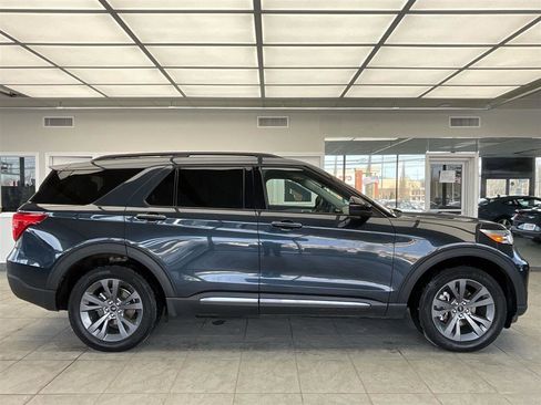 Used 2024 Ford Explorer XLT w/ Equipment Group 202A image 4