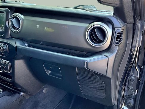 Used 2019 Jeep Wrangler Unlimited Sahara w/ Safety Group AWD/4WD image 19