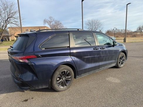 Used 2025 Toyota Sienna XSE image 17