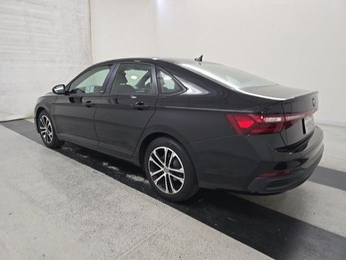 Used 2025 Volkswagen Jetta Sport FWD image 4
