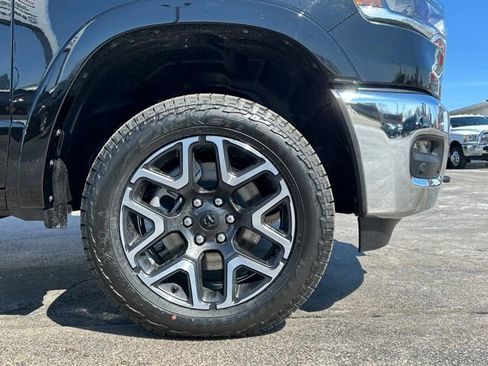 New 2026 RAM 1500 Laramie AWD/4WD image 16