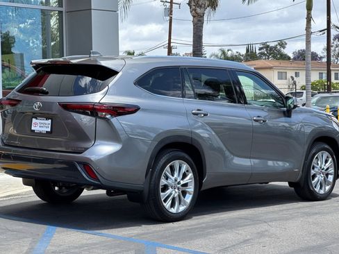 Certified 2026 Toyota Highlander Limited AWD/4WD image 5