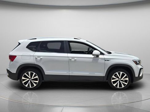 Used 2022 Volkswagen Taos SE FWD image 7