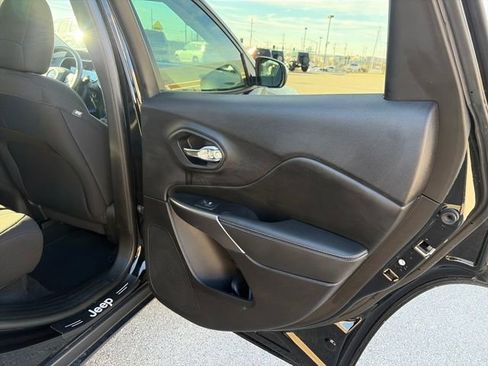 Used 2020 Jeep Cherokee Latitude image 23