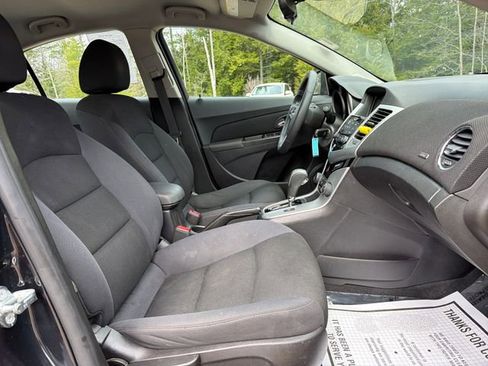 Used 2016 Chevrolet Cruze LT w/ Technology Package FWD image 16