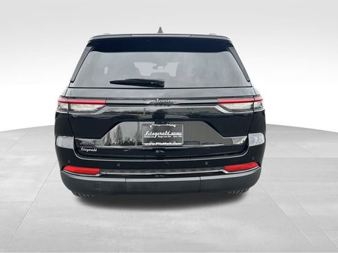 Used 2023 Jeep Grand Cherokee Altitude image 6