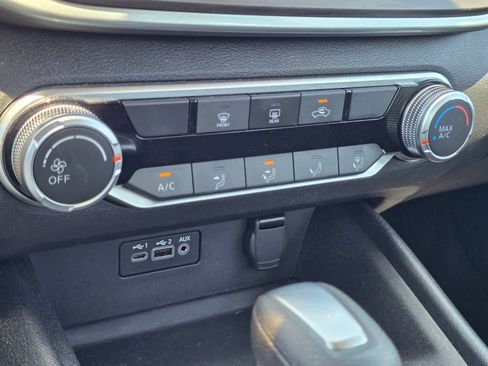 Used 2025 Nissan Altima 2.5 SV FWD image 16