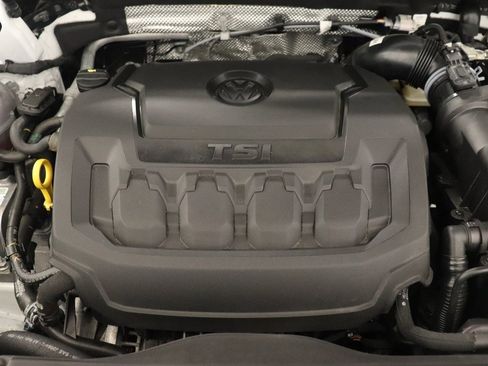 Used 2024 Volkswagen Tiguan SE w/ Panoramic Sunroof Package image 28