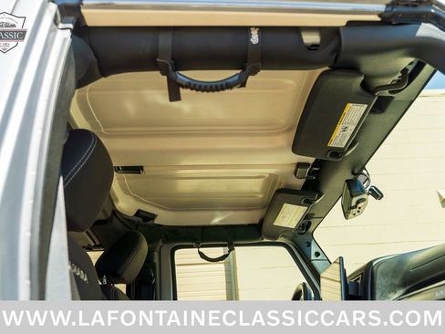 Used 2018 Jeep Wrangler Unlimited Sahara w/ Dual Top Group AWD/4WD image 44