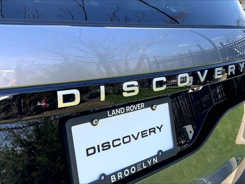 Used 2025 Land Rover Discovery S AWD/4WD image 9