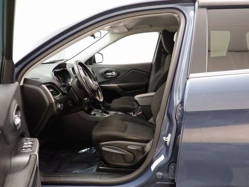 Used 2019 Jeep Cherokee Latitude w/ Cold Weather Group image 6