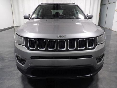 Used 2018 Jeep Compass Latitude w/ Popular Equipment Group AWD/4WD image 3