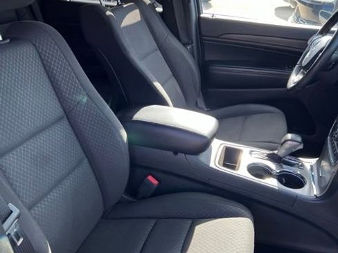Certified 2019 Jeep Grand Cherokee Laredo AWD/4WD image 14