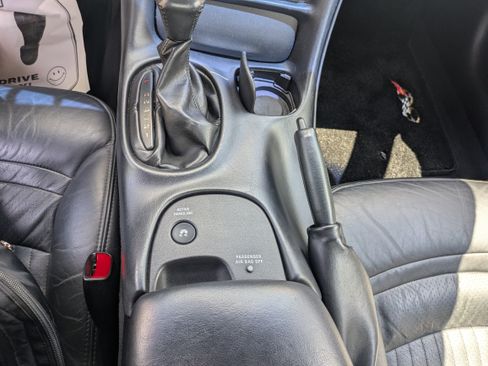 Used 2003 Chevrolet Corvette Coupe w/ Preferred Equipment Group RWD image 17