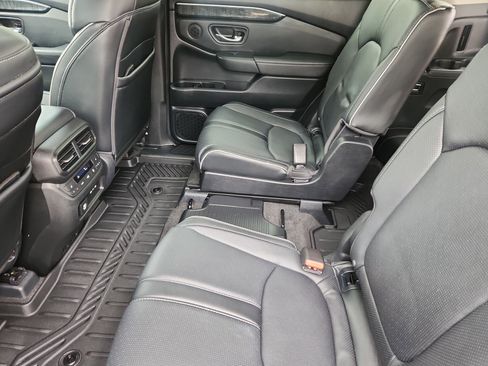 Used 2025 Honda Pilot Elite image 12