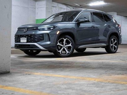 New 2025 Volkswagen Tiguan SE