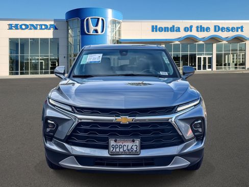 Used 2025 Chevrolet Blazer LT FWD image 2