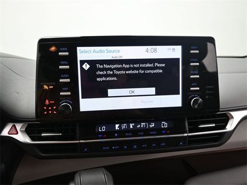 Used 2024 Toyota Sienna XLE image 28