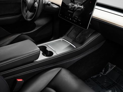 Used 2023 Tesla Model Y Long Range image 19