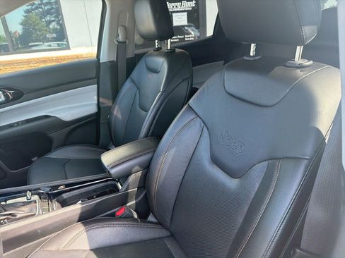 Used 2022 Jeep Compass Limited AWD/4WD image 3