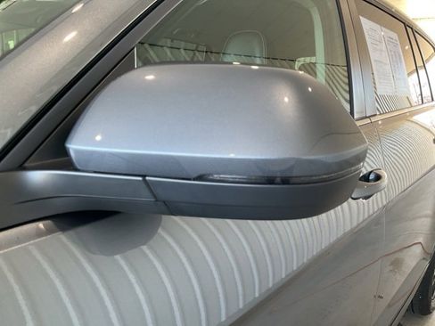 Used 2024 Volkswagen Atlas SE image 3