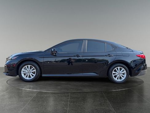 Used 2025 Toyota Camry LE FWD image 5