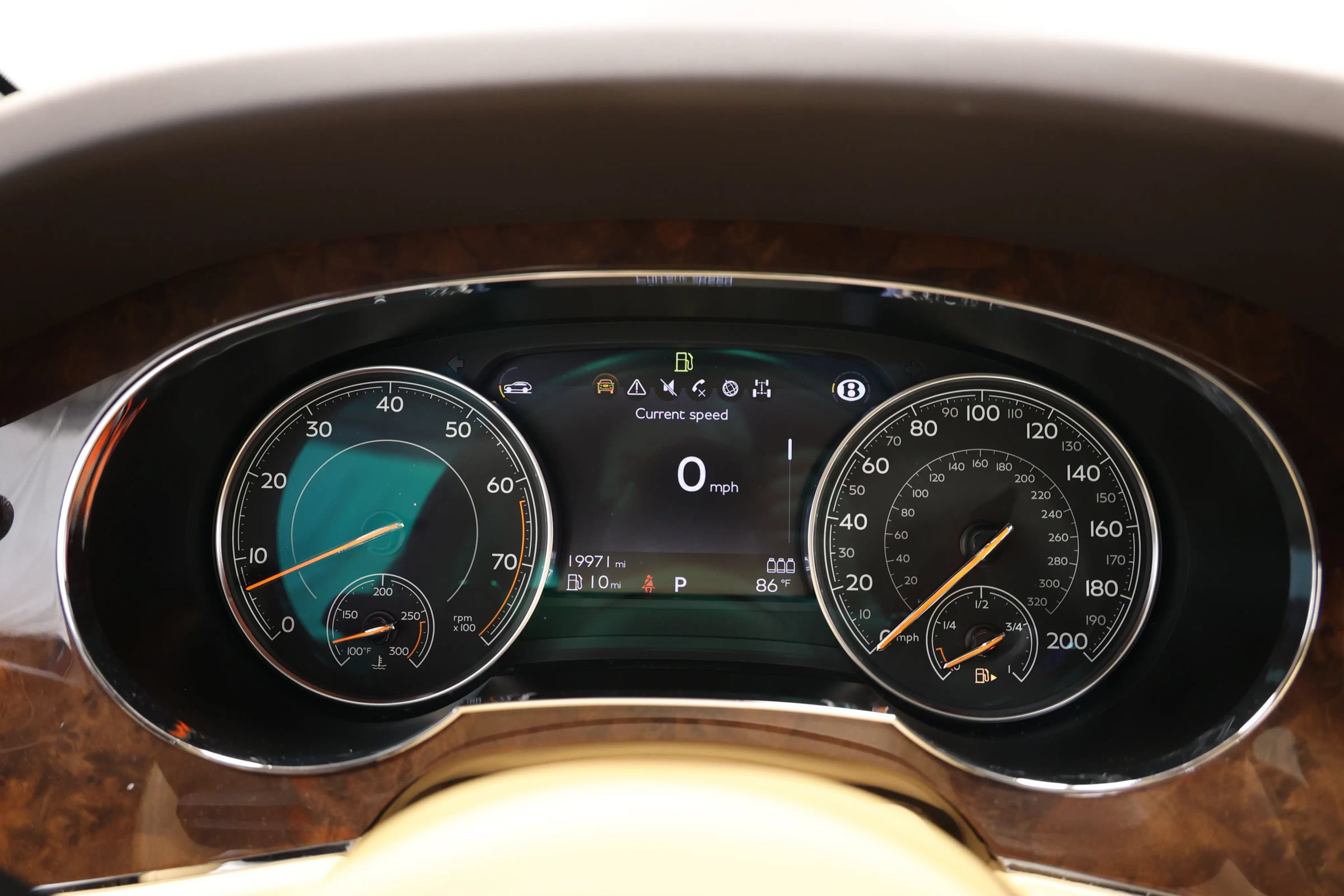 Used 2018 Bentley Bentayga AWD/4WD image 27