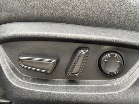 Used 2025 Toyota Camry SE image 10