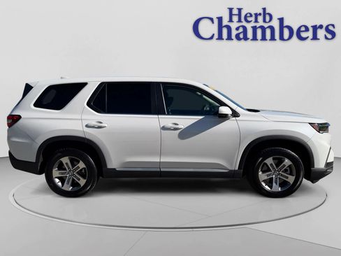 Used 2024 Honda Pilot EX-L image 11