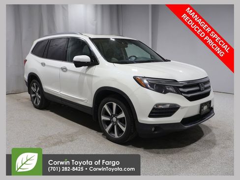 Used 2017 Honda Pilot Touring image 1
