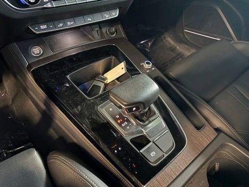 Used 2024 Audi Q5 e Premium Plus w/ Premium Plus Package AWD/4WD image 28