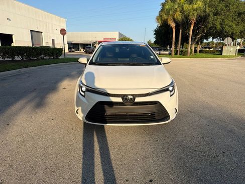 Used 2026 Toyota Corolla LE FWD image 5