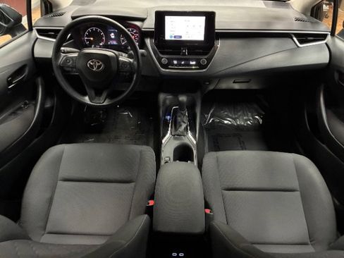 Used 2025 Toyota Corolla LE image 3