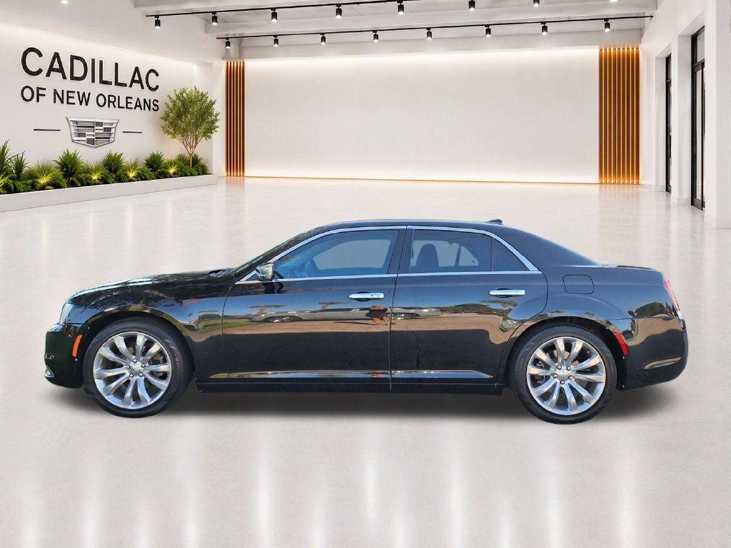 Used 2020 Chrysler 300 Touring w/ Chrome Appearance Package RWD image 5