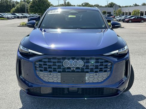 Used 2025 Audi Q5 Premium Plus w/ Premium Plus AWD/4WD image 2
