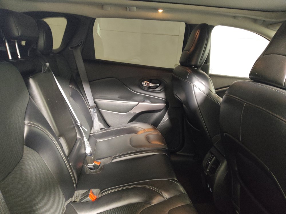 Used 2021 Jeep Cherokee Latitude Lux w/ Sun & Sound Group AWD/4WD image 19