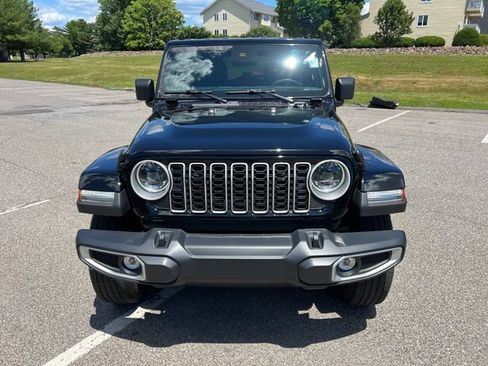 Used 2025 Jeep Wrangler Unlimited Sahara AWD/4WD image 3