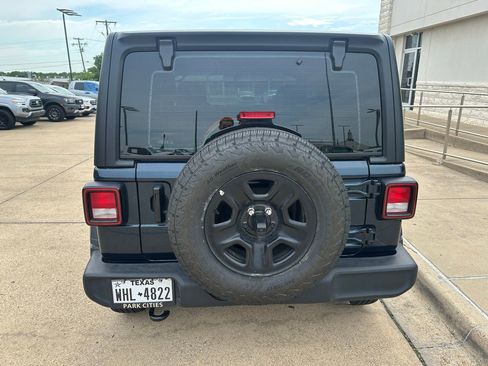 Used 2025 Jeep Wrangler Sport AWD/4WD image 7