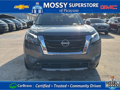 Certified 2025 Nissan Pathfinder SL w/ Cargo Package AWD/4WD image 11