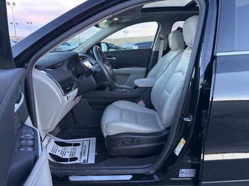 Certified 2022 Cadillac XT4 Premium Luxury w/ Driver Assist Package image 16