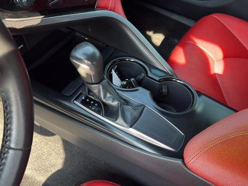 Used 2019 Toyota Camry SE image 25