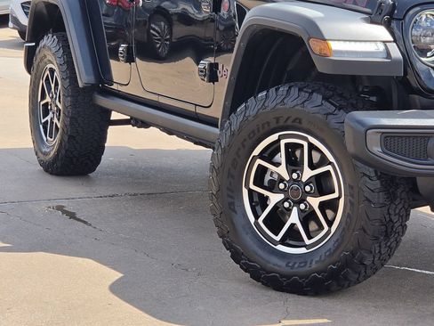 Used 2026 Jeep Wrangler Unlimited Rubicon AWD/4WD image 11