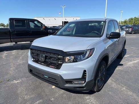 Used 2024 Honda Ridgeline Sport image 2