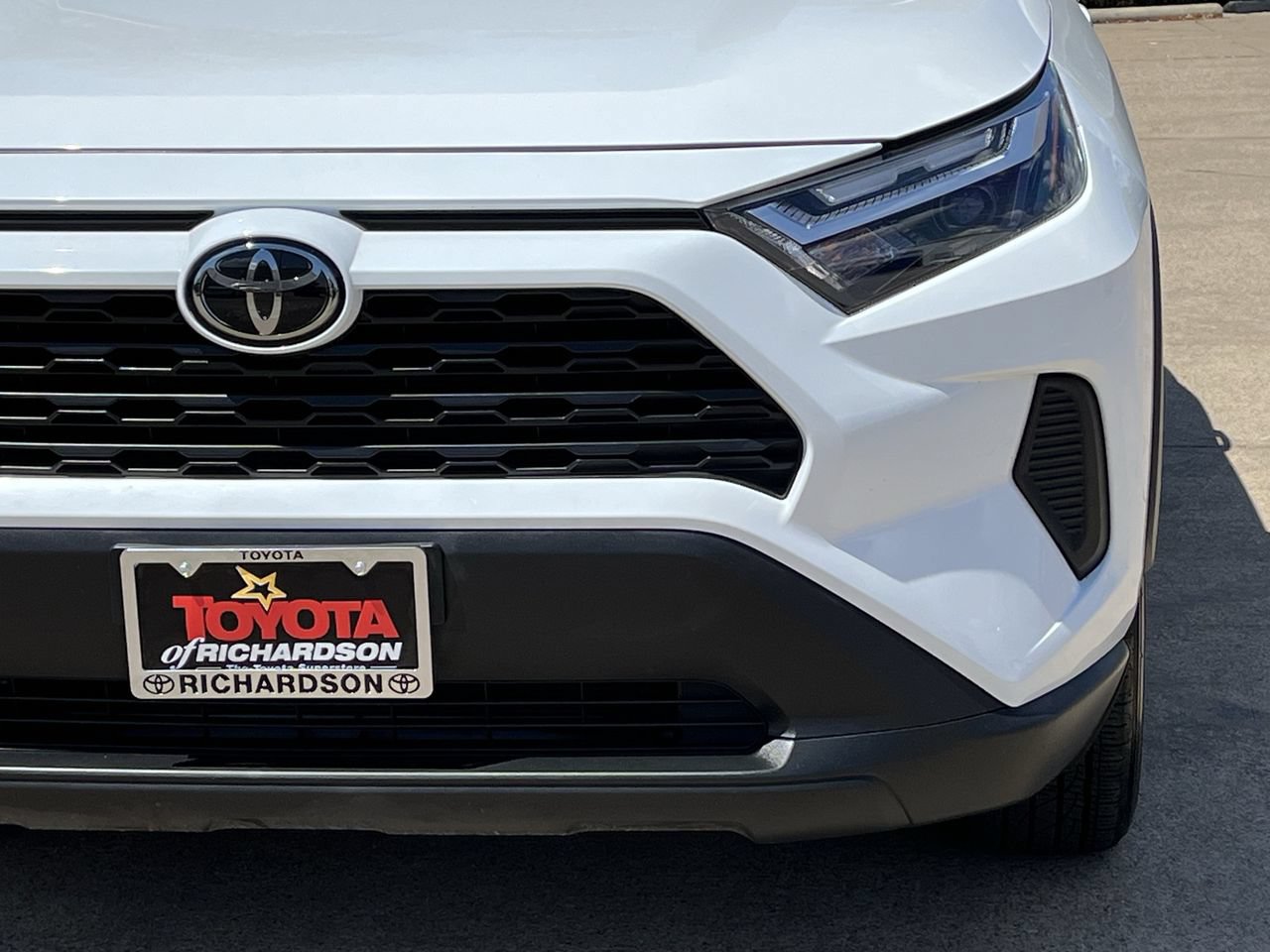 Used 2025 Toyota RAV4 XLE FWD image 8