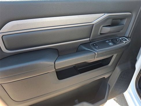 Used 2024 RAM 2500 Tradesman w/ Chrome Appearance Group image 10