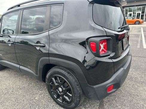 Used 2021 Jeep Renegade Latitude FWD image 13