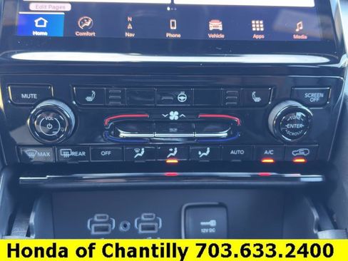 Used 2025 Jeep Grand Cherokee Limited w/ Trailer Tow Package AWD/4WD image 17